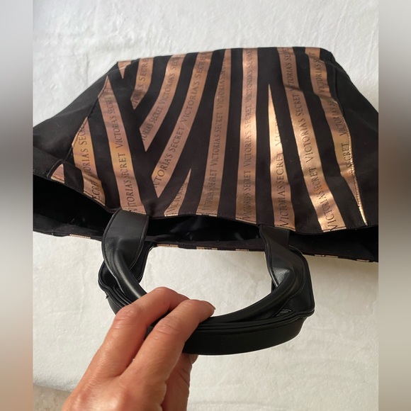 Victoria Secret bag 💼 - Picture 9 of 14
